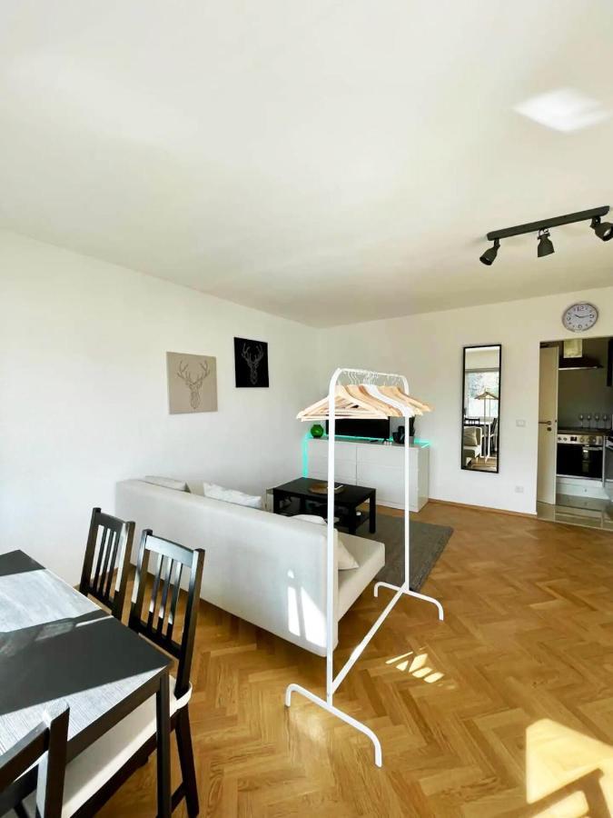Cozy Apartment With Kitchen + Balcony New! เอสเซน ภายนอก รูปภาพ